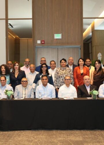 Ministro Kelvin Cruz presenta programa de eventos deportivos 2026 ante líderes de la prensa especializada