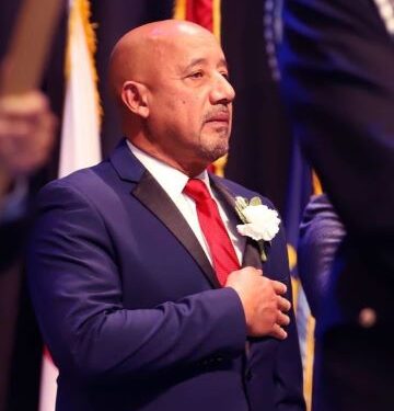 Brian DePeña se juramenta como alcalde de Lawrence por segunda ocasión