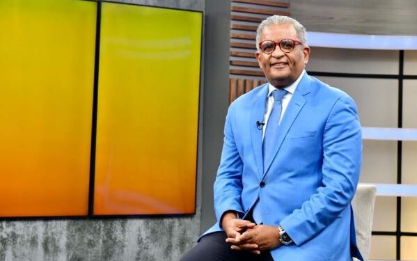 Periodista exige al Pleno de Diputados definirse sobre las candidaturas independientes