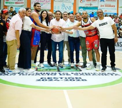 Ministro Kelvin Cruz anuncia remozamiento del polideportivo de Santiago Rodríguez