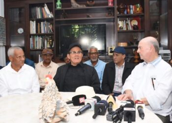 Hipólito Mejía apoya las demandas de los profesionales agropecuarios 