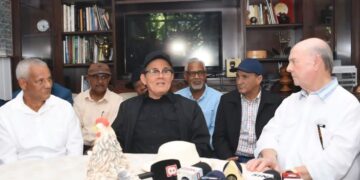 Hipólito Mejía apoya las demandas de los profesionales agropecuarios 