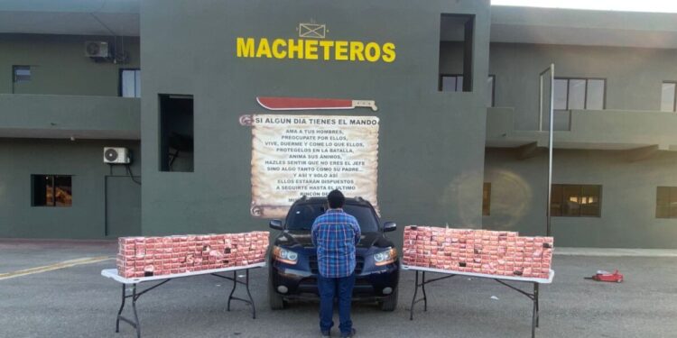 Ejército ocupa 60 mil cigarrillos ocultos en una jeepeta en Montecristi