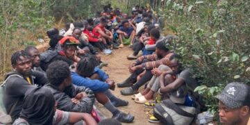 Miembros del Ejército detienen a 66 indocumentados en Loma de Cabrera