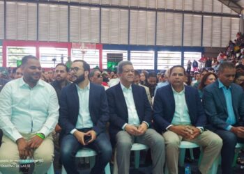 Héctor Ramírez se juramenta en la Fuerza del Pueblo durante acto multitudinario en Santiago