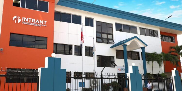 INTRANT reforzará cumplimiento de normas, controles y sanciones para patinetas eléctricas en espacios públicos