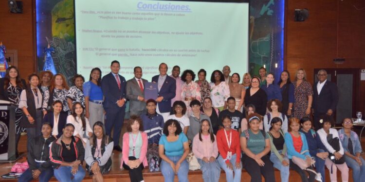 UASD pone en debate la vigencia del ceremonial y el protocolo en la era digital