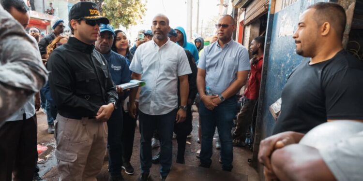 Autoridades realizan operativo de notificación a metaleras en Villa Consuelo