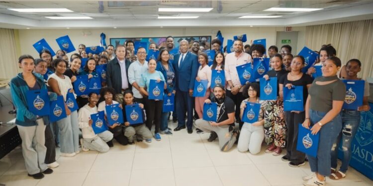 Rector Editrudis Beltrán exhorta a estudiantes de nuevo ingreso a soñar en grande y aprovechar oportunidades de la UASD