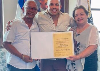 Ayuntamiento del DN declara Munícipe Distinguido al merenguero típico El Blachy