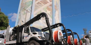 Gobierno Central entrega camiones succionadores de los más modernos de América para servicio de la CAASD