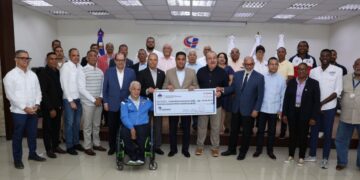 Ministro Kelvin Cruz entrega 250 millones más para preparar atletas de Juegos Centroamericanos y del Caribe.