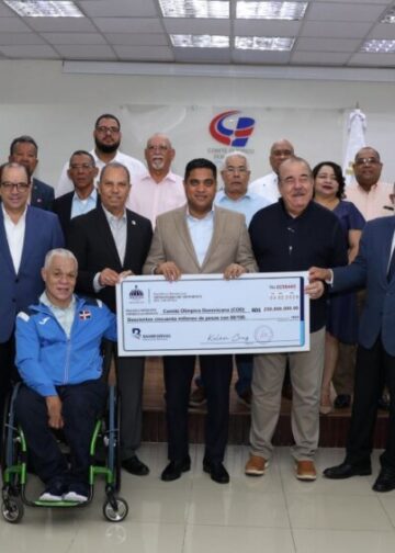 Ministro Kelvin Cruz entrega 250 millones más para preparar atletas de Juegos Centroamericanos y del Caribe.