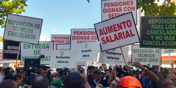 Profesionales Agropecuarios marchan hacia el Palacio Nacional