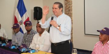 Francisco Javier García afirma que el PRM encabeza un “gobierno de improvisados” y asegura que el país va en reversa.