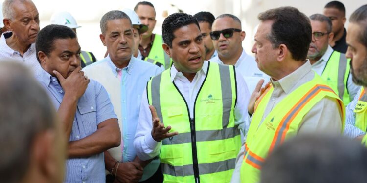 Ministros Kelvin Cruz e Ito Bisonó inspeccionan avances de obras para Juegos Centroamericanos