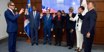 Ministro de Trabajo juramenta nuevos viceministros y destaca avances históricos en empleo y reducción de la pobreza
