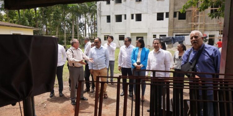 Ministro de Justicia supervisa cárcel de Salcedo y destaca avances en reinserción y dignidad penitenciaria