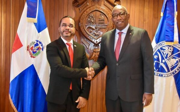 UASD e ITLA exploran acuerdo para ampliar la capacitación tecnológica