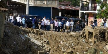 Presidente Abinader visita zonas impactadas por inundaciones en Gaspar Hernández y ordena intervención integral y compensaciones para afectados