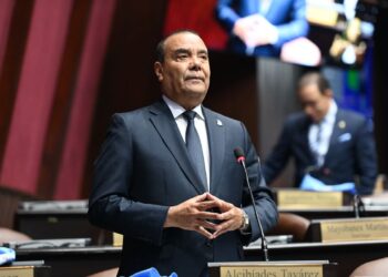 Diputado y economista Alcibíades Tavárez denuncia deuda pública ronda los 80 mil millones de dólares