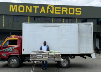 Ejército detiene hombre con 35 pacas de presunta marihuana ocultas en camión en San Juan de la Maguana