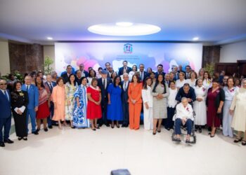 Senado reconoce a 32 mujeres líderes en tercera edición del evento anual “Mujeres que Transforman”
