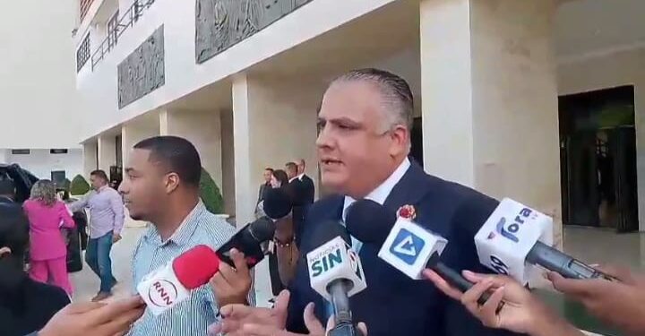 Dirigente independiente Alberto Fiallo defiende candidaturas independientes y cuestiona limitaciones del sistema político