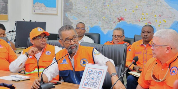 Juan Salas reúne a 32 directores provinciales Defensa Civil para fortalecer operativo de Semana Santa