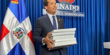 Omar Fernández reintroduce proyecto que elimina pago de anticipos por mipymes y otros 10 proyectos