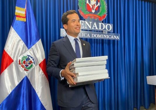 Omar Fernández reintroduce proyecto que elimina pago de anticipos por mipymes y otros 10 proyectos