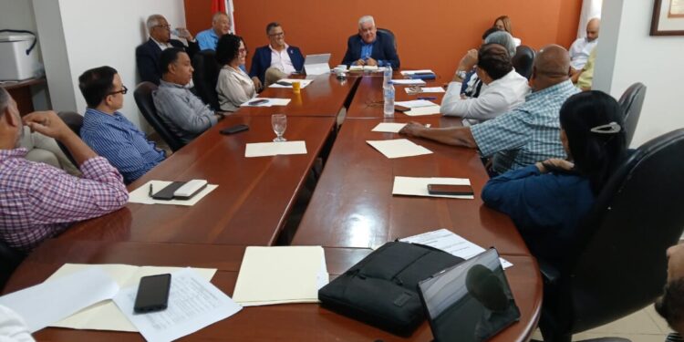 Anadegas denuncia persecución «provocadora» del director del Ceccom contra detallistas de combustibles