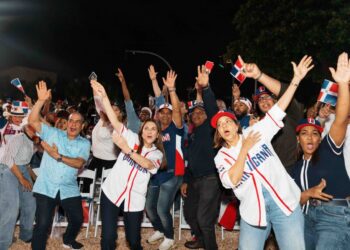 Alcaldía del DN proyecta ante miles de fanáticos triunfo de RD en el malecón