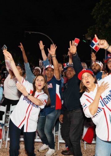 Alcaldía del DN proyecta ante miles de fanáticos triunfo de RD en el malecón