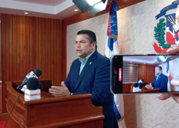 Diputado Tobías Crespo acusa a Eduardo Estrella Ministro de Obras Publicas y a la alcaldesa Carolina Mejía de mutilar las áreas verdes de Los Jardines del Norte.