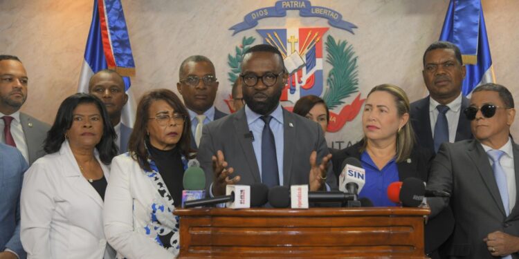 Diputado Carlos De Pérez somete proyecto que endurece sanciones y moderniza la pensión alimentaria en RD