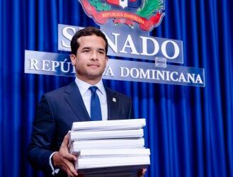 Omar Fernández impulsa eliminación del impuesto a préstamos hipotecarios