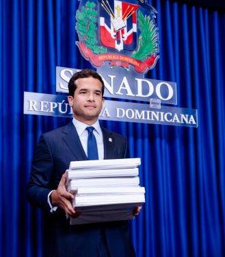 Omar Fernández impulsa eliminación del impuesto a préstamos hipotecarios