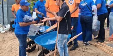 Realizan jornada de limpieza en la playa Uvero Alto, Punta Cana