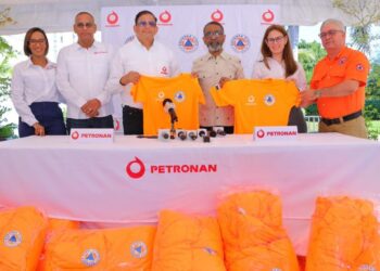 Defensa Civil recibe 3,000 t-shirts de Petronan para operativo Semana Santa 2026