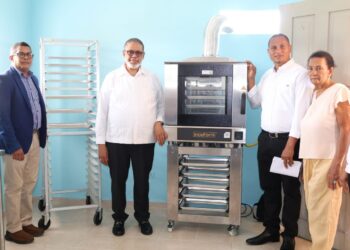 Desarrollo de la Comunidad entrega panadería y repostería en Barahona