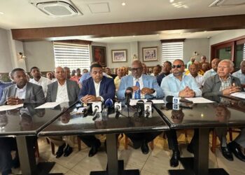 Transportistas anuncian que mantendrán tarifas pese al alza de combustibles en respaldo a estabilidad económica