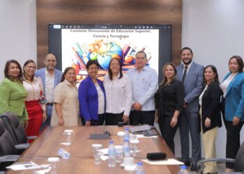 Comisión de Educación Superior de la CD recibe autoridades del Mescyt y avanza en estudio de proyecto que crea el Sistema Nacional de Becas