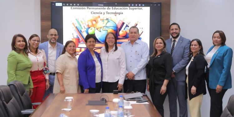 Comisión de Educación Superior de la CD recibe autoridades del Mescyt y avanza en estudio de proyecto que crea el Sistema Nacional de Becas