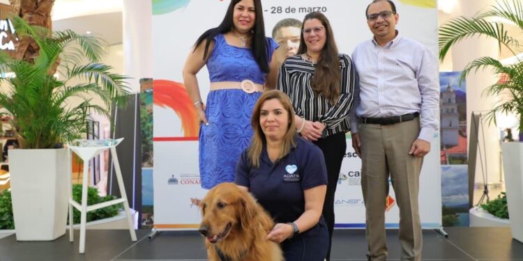 Especialistas abordan impacto de pantallas, redes de apoyo y terapias con animales en jornada sobre autismo con el CAID