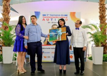 Procuradora evitó cancelación de madre de niño con autismo y plantea urgencia de atención integral en el país