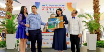 Procuradora evitó cancelación de madre de niño con autismo y plantea urgencia de atención integral en el país