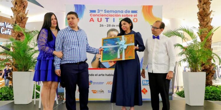 Procuradora evitó cancelación de madre de niño con autismo y plantea urgencia de atención integral en el país