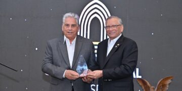 Banreservas reconoce a Winston “Chilote” Llenas en homenaje a los 93 años de las Águilas Cibaeñas