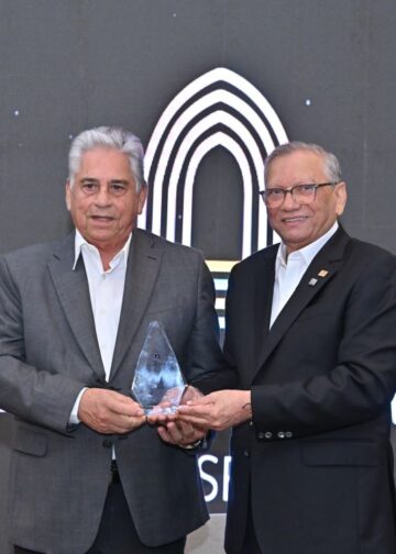 Banreservas reconoce a Winston “Chilote” Llenas en homenaje a los 93 años de las Águilas Cibaeñas